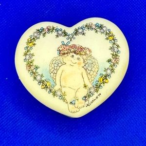 Vintage Dreamsicles collectibles mini trinket box with mini ornaments